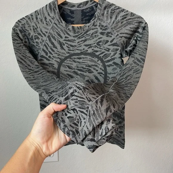 Lululemon Swiftly Tech Long Sleeve Shirt 2.0 *Race Length - Picture 9 of 9